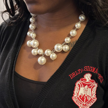 Load image into Gallery viewer, Statement Pearl Cluster Necklace